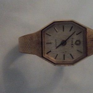 TIMEX 14K GOLD PLATED WATCH  LADY'S VINTAGE QUARTZ